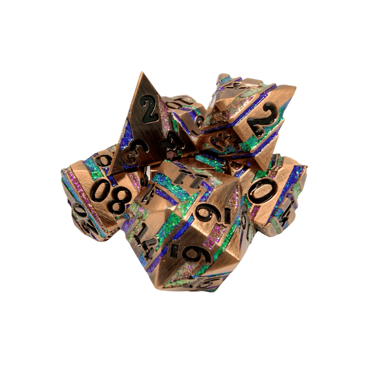 Ensemble de 7 dés - Métal strié - Cuivre antique avec sties multicolores dans un pochette en suédine